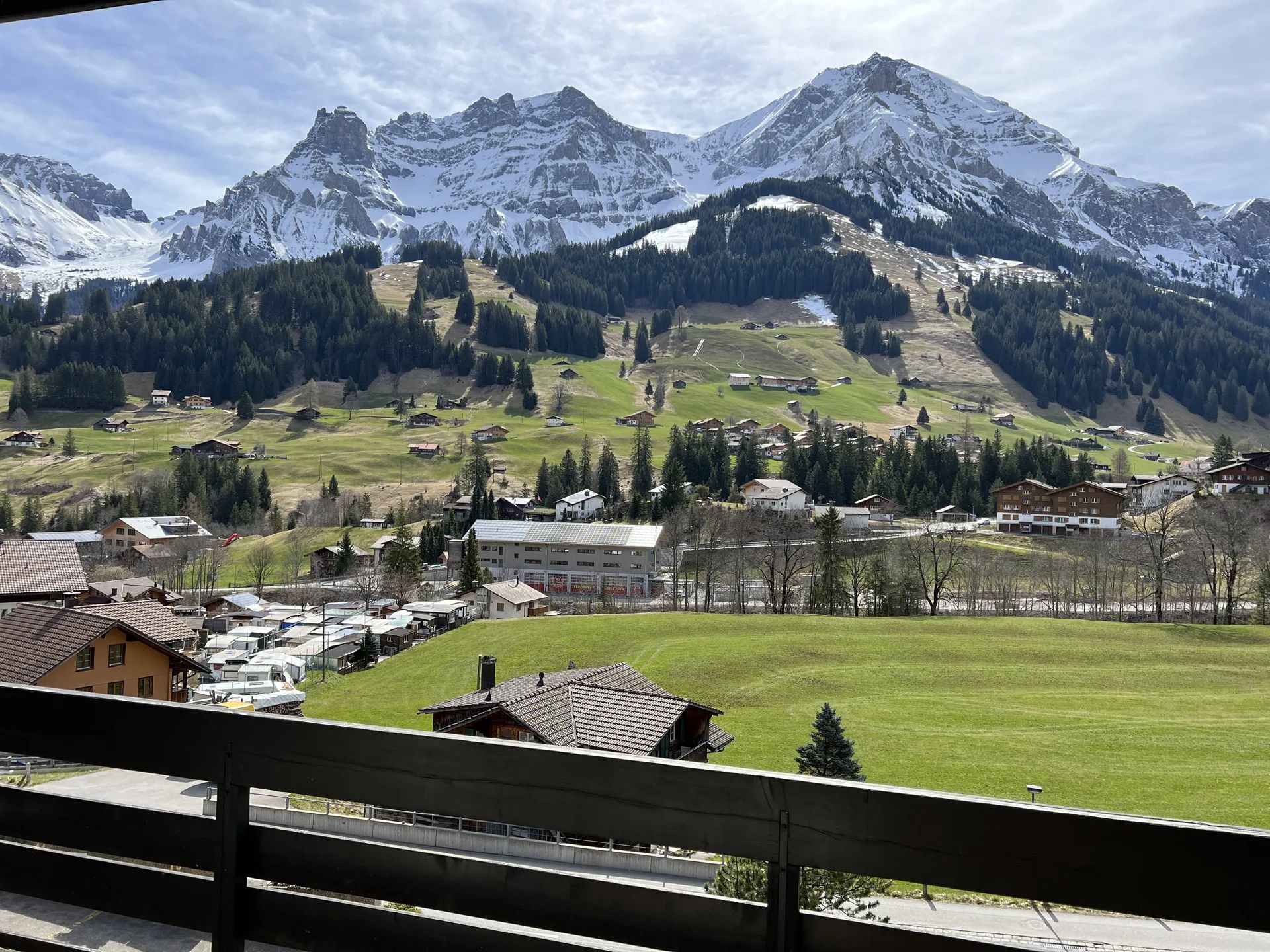 Blick auf die umliegenden Berge von der Wohnung aus