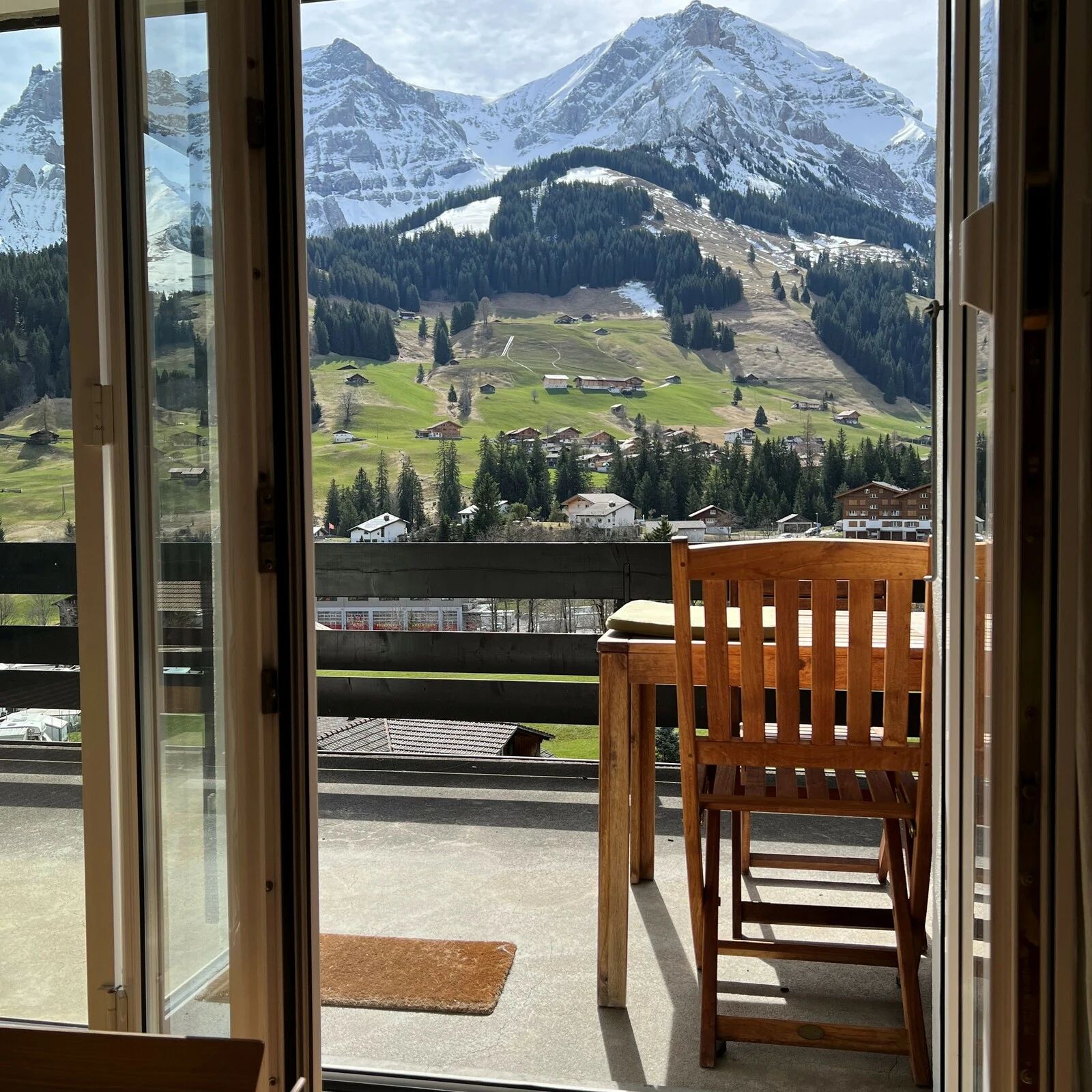 Balkon mit Bergblick